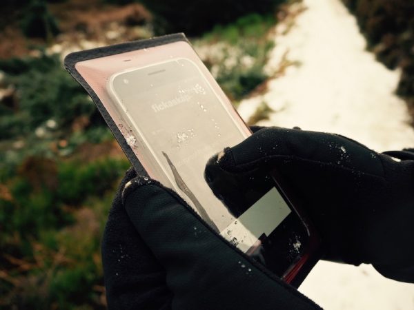 Using the wallet in the snow